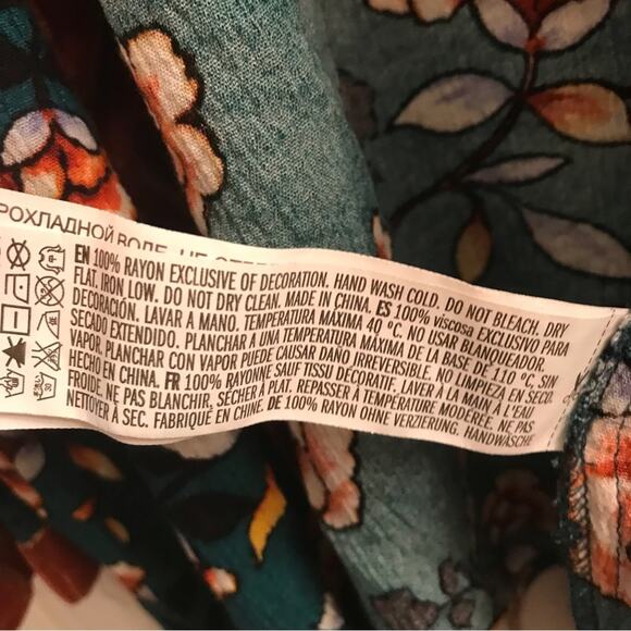 Forever 21 Floral Open front Top Size Large - Picture 6 of 7